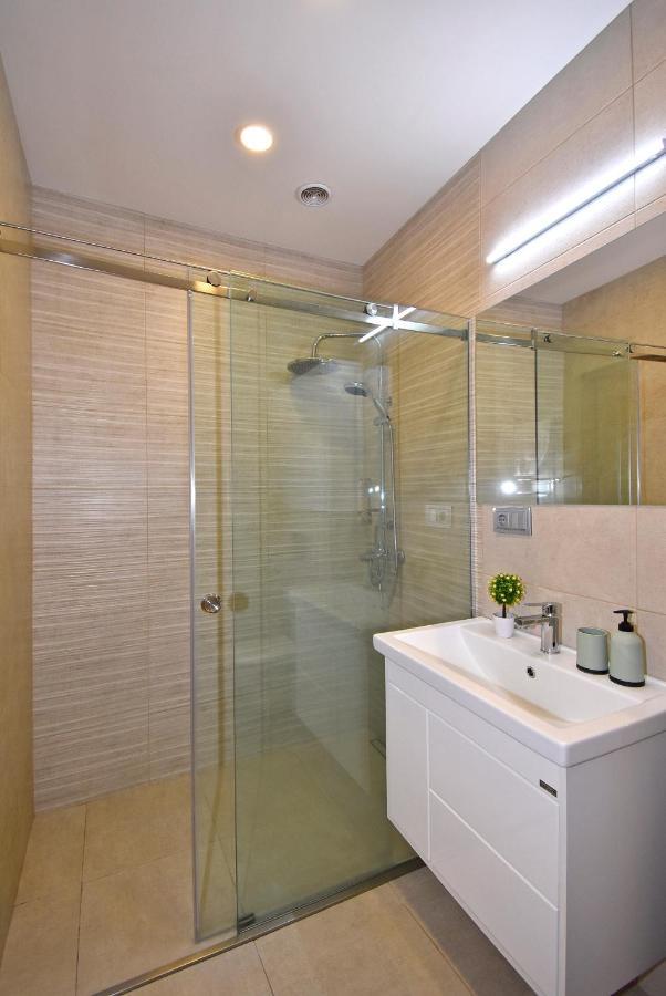 Home4You City Center Apartments Jereván Kültér fotó