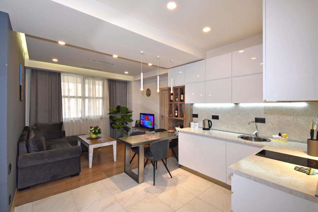 Home4You City Center Apartments Jereván Kültér fotó