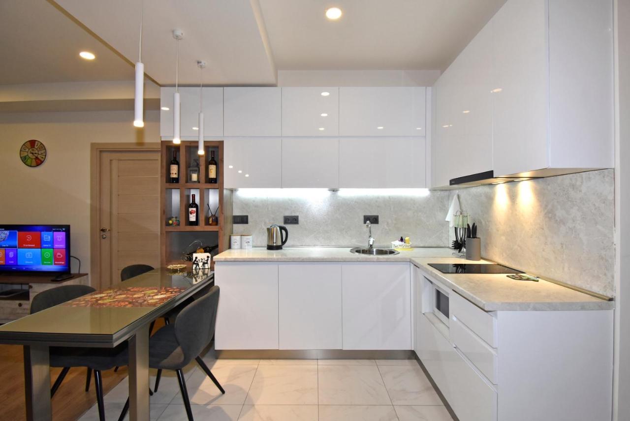 Home4You City Center Apartments Jereván Kültér fotó